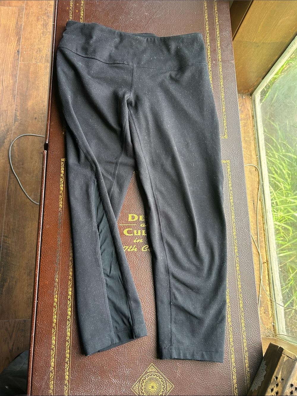Zella Black Athletic Leggings - Simple Seam Design